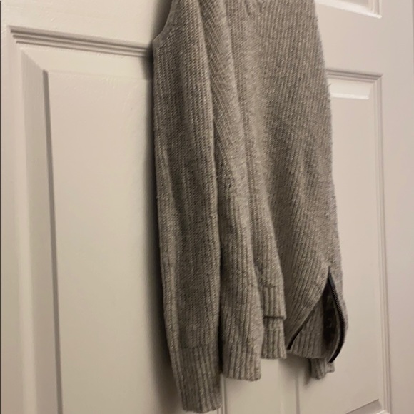 Shoulder cut out sweater-AEO - Picture 5 of 7